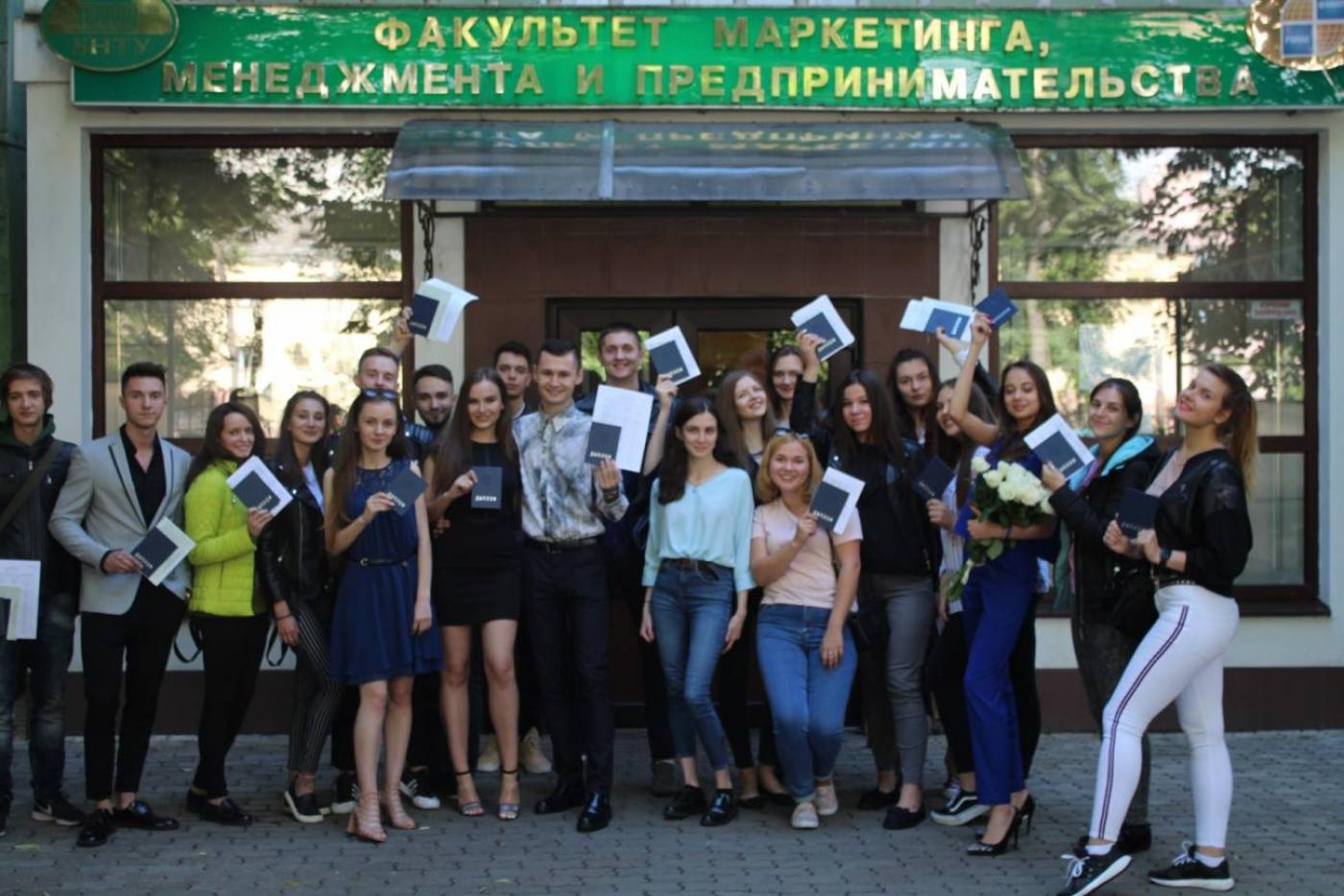 Поздравляем выпускников специальности «Экономика и управление на предприятии»!
